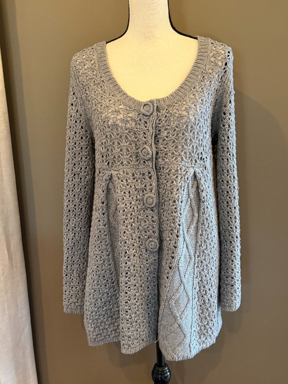 BCBG MAXAZRIA Gray Crochet Knit Sweater Pleated Cable Snap Button, Size Large